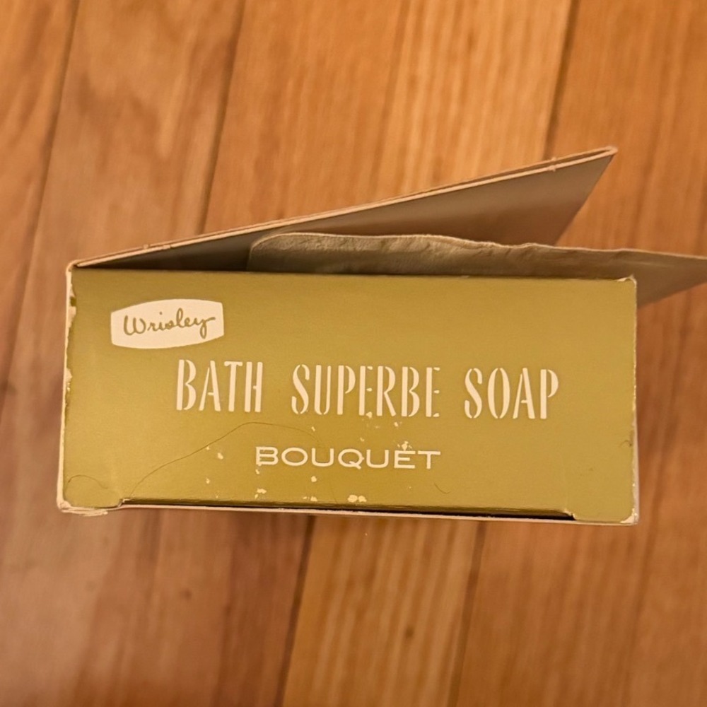 Vintage Wrisley Bath Superbe Soap Bouquet Scent Set of‎ 3 Bars Original Box - Picture 2 of 3